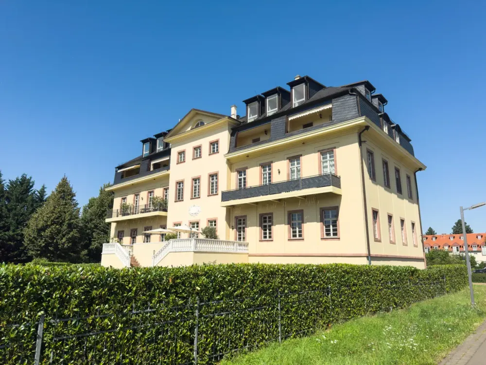 Wohntraum mit Seeblick! 5-Raum-DG-Maisonette mit Lift, Kamin, XL-Carport, EBK, Sauna u.v.a.m.