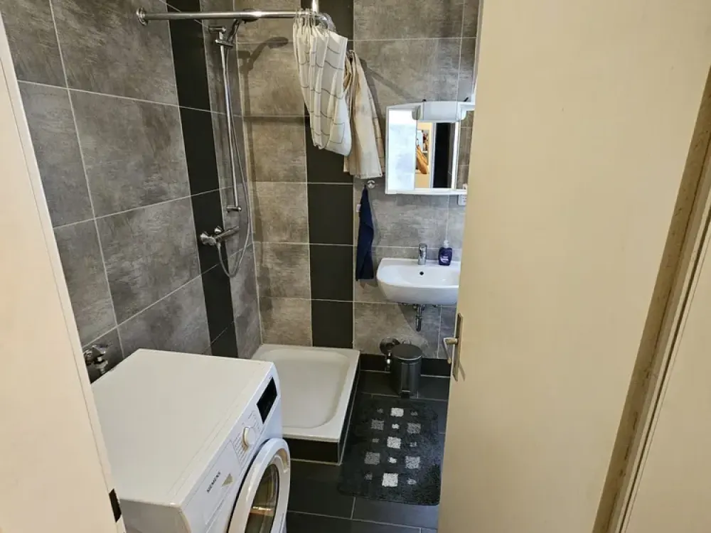 Großzügige und helle 1 Zimmer Wohnung mit Kinzigblick