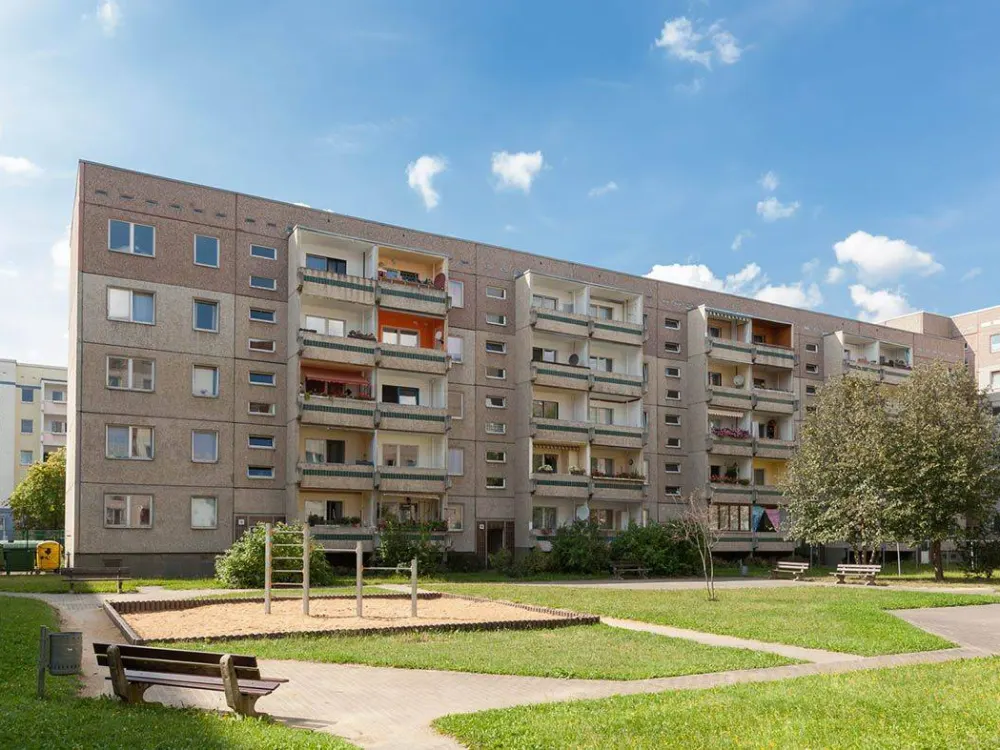 3-room apartment with balcony and bathroom with shower in Paunsdorf