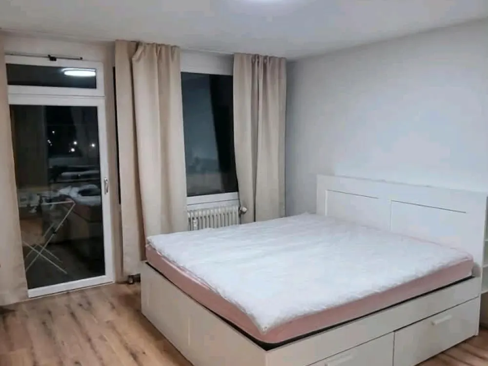 Großes vollmöbliertes Schlafzimmer mit 2 Mitbewohner in Olching