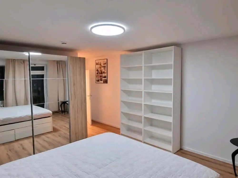 Großes vollmöbliertes Schlafzimmer mit 2 Mitbewohner in Olching