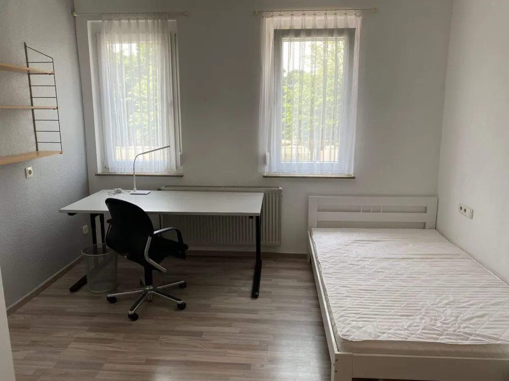 Ideal für Studierende & Young Professionals, 6er-WG in Zuffenhausen