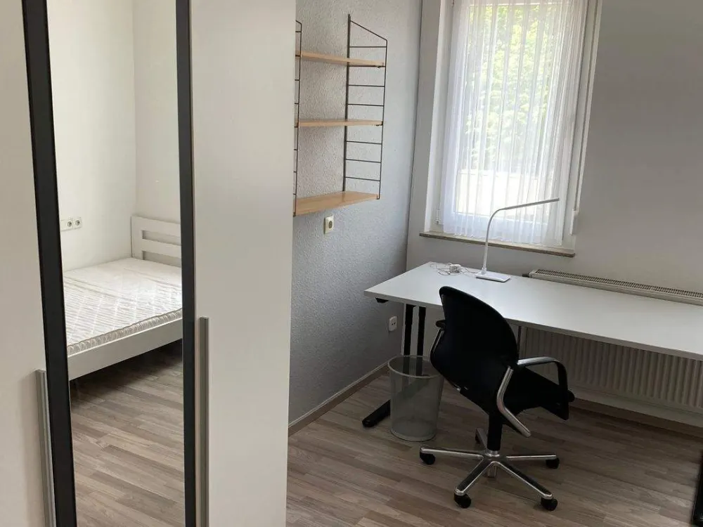 Ideal für Studierende & Young Professionals, 6er-WG in Zuffenhausen