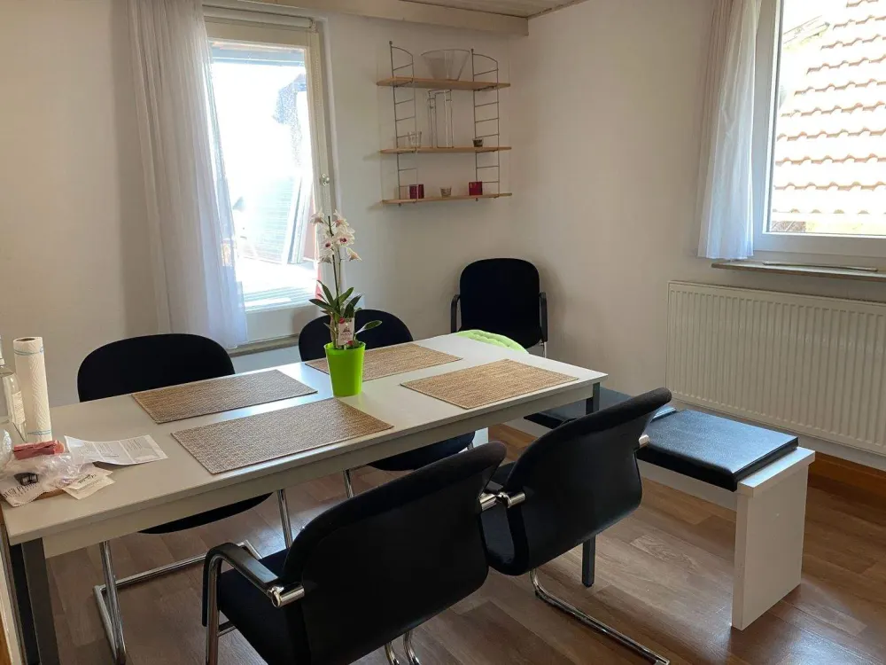 Ideal für Studierende & Young Professionals, 6er-WG in Zuffenhausen