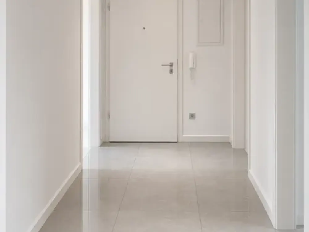 Exklusive kernsanierte 3 Zimmer Wohnung mit Balkon.