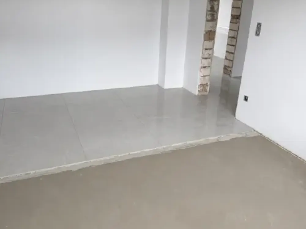 Exklusive kernsanierte 3 Zimmer Wohnung mit Balkon.
