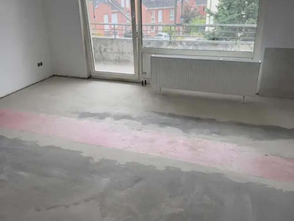 Exklusive kernsanierte 3 Zimmer Wohnung mit Balkon.