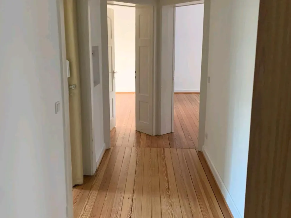 3-Room Old Building Dream in St. Arnual (92 m², Balcony, Bathtub)