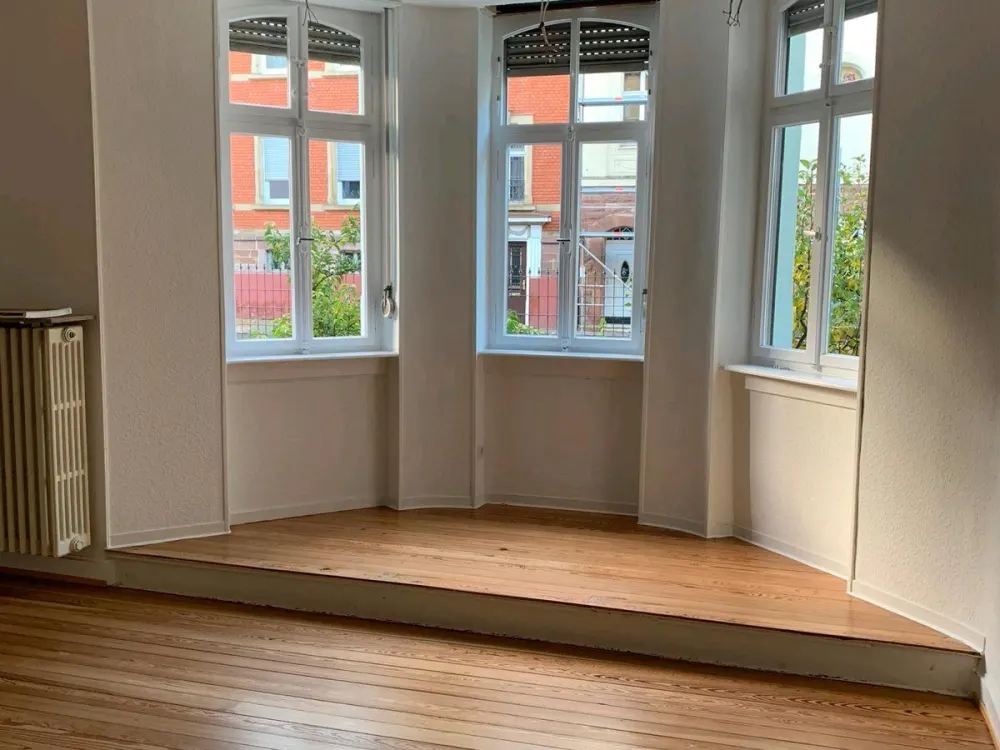 3-Room Old Building Dream in St. Arnual (92 m², Balcony, Bathtub)