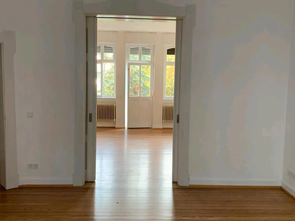 3-Room Old Building Dream in St. Arnual (92 m², Balcony, Bathtub)