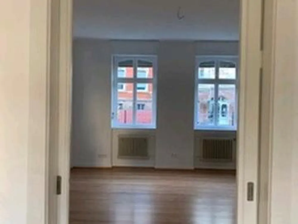 3-Room Old Building Dream in St. Arnual (92 m², Balcony, Bathtub)