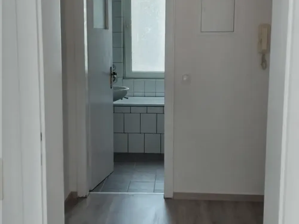 1.OG Schöne 2-Zimmer-Wohnung mit Balkon KR-Mitte