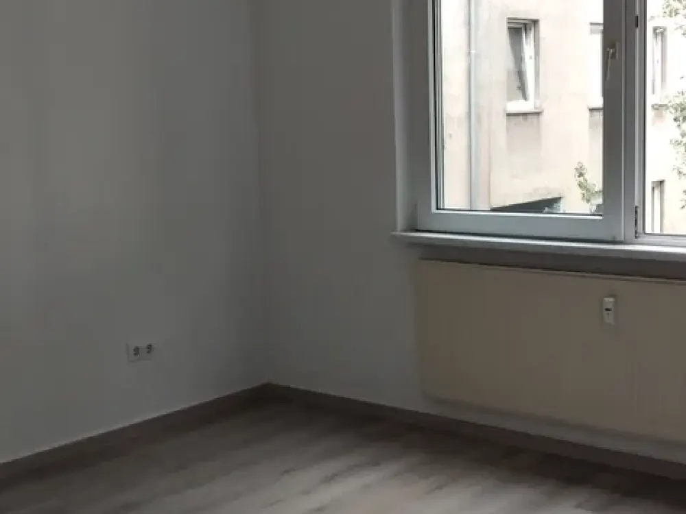 1.OG Schöne 2-Zimmer-Wohnung mit Balkon KR-Mitte