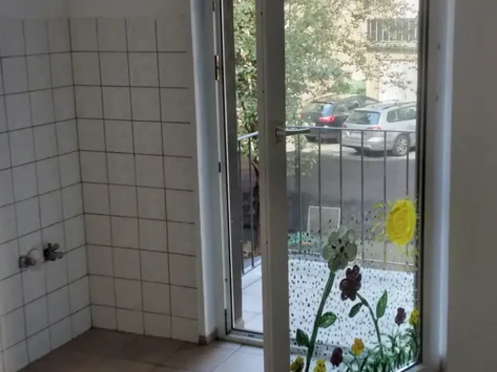 1.OG Schöne 2-Zimmer-Wohnung mit Balkon KR-Mitte