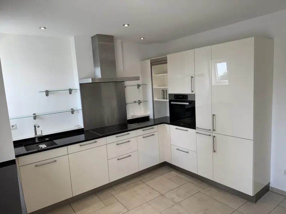 Alltbau 3-Zimmer-Wohnung mit Balkon in Frankfurt-Eschersheim
