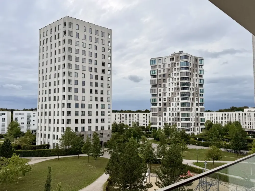 AIGNER - In the Green: Bright 3-Room Apartment with Open Kitchen in Car-Free Park Complex