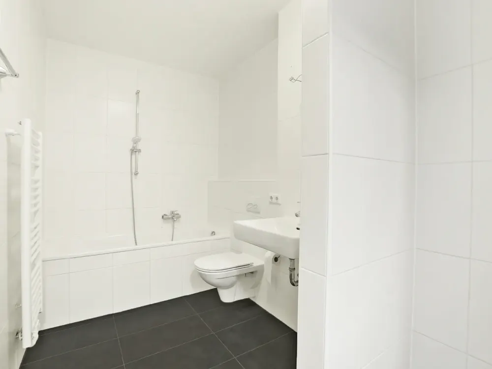 AIGNER - In the Green: Bright 3-Room Apartment with Open Kitchen in Car-Free Park Complex