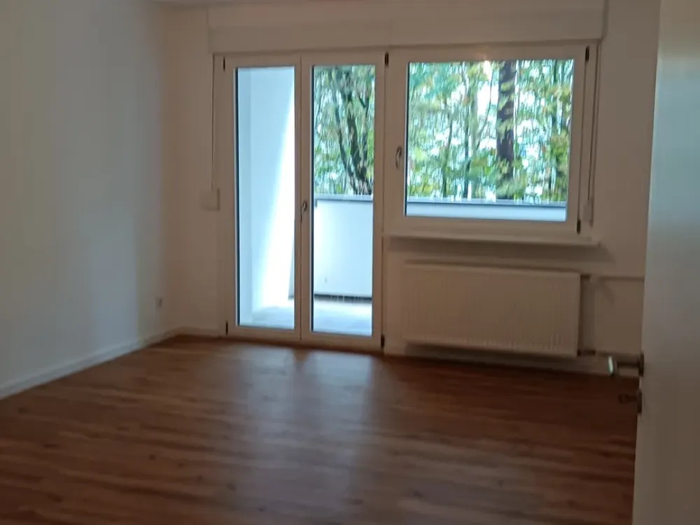 Tasteful 3-Room Apartment with 2 Balconies and Built-in Kitchen in Karlsruhe