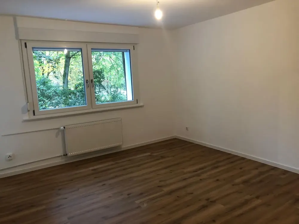 Tasteful 3-Room Apartment with 2 Balconies and Built-in Kitchen in Karlsruhe