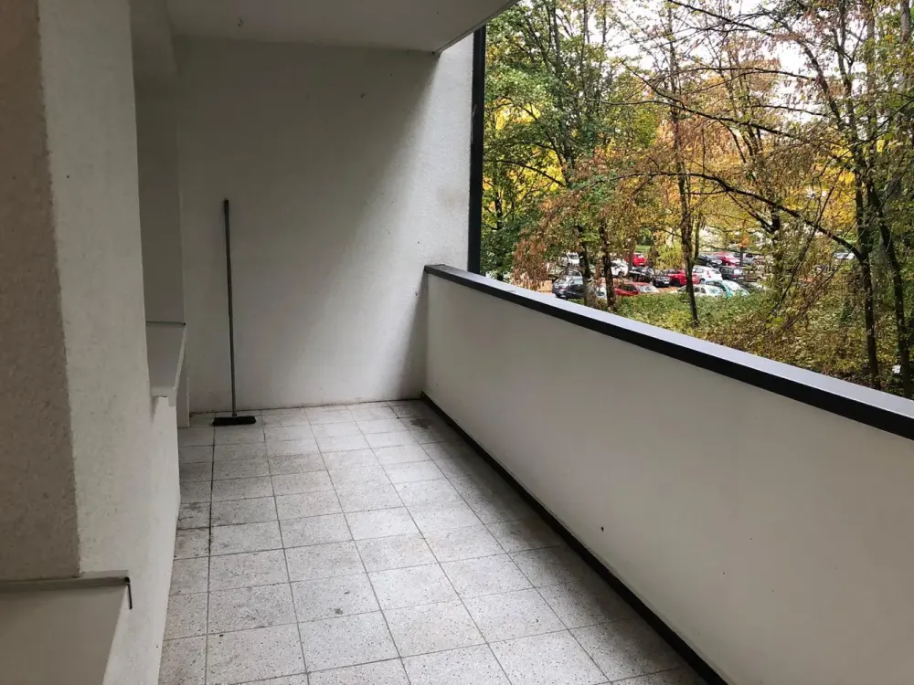 Tasteful 3-Room Apartment with 2 Balconies and Built-in Kitchen in Karlsruhe