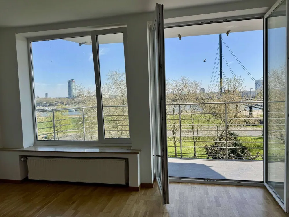 Oberkassel, 1st row on the 4th floor, balcony with Rhine view!