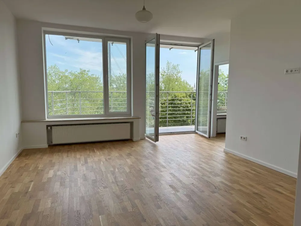 Oberkassel, 1st row on the 4th floor, balcony with Rhine view!