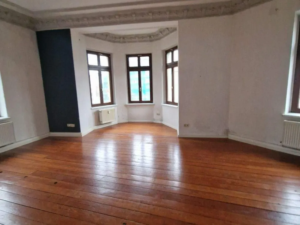 4-Raum-Wohnung mit Dielenboden und Stuckdecken