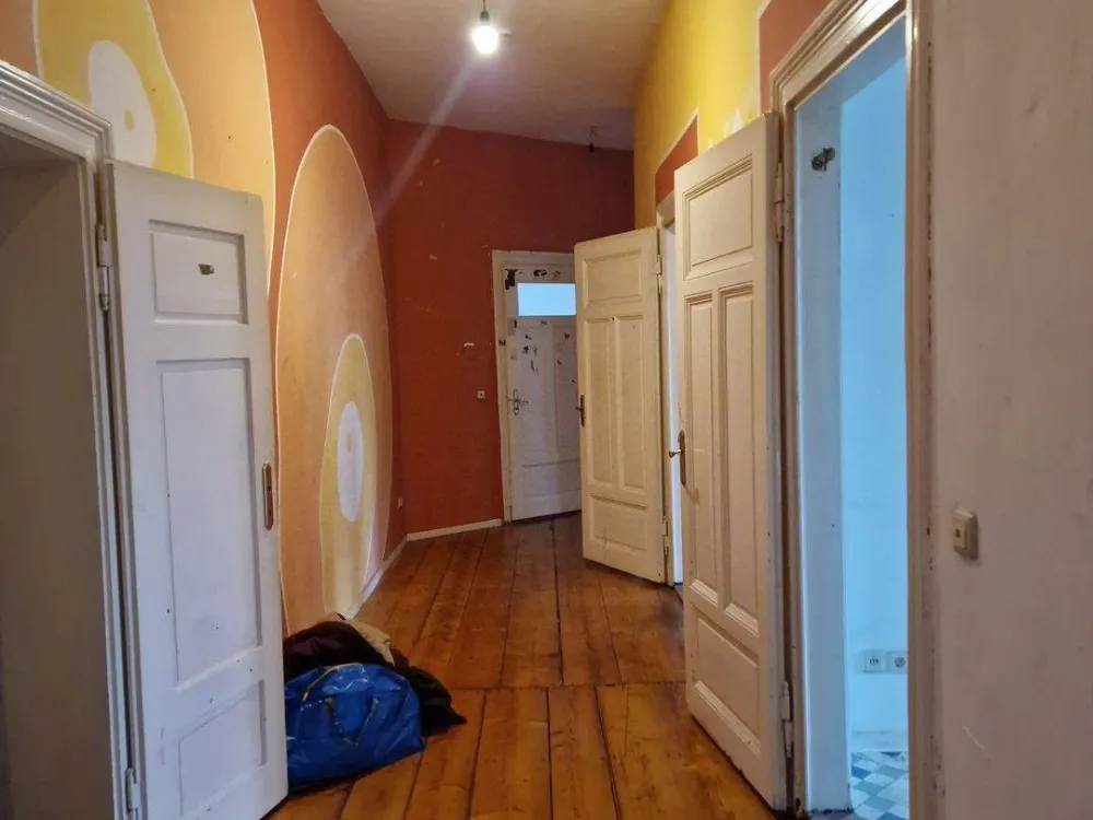 4-Raum-Wohnung mit Dielenboden und Stuckdecken