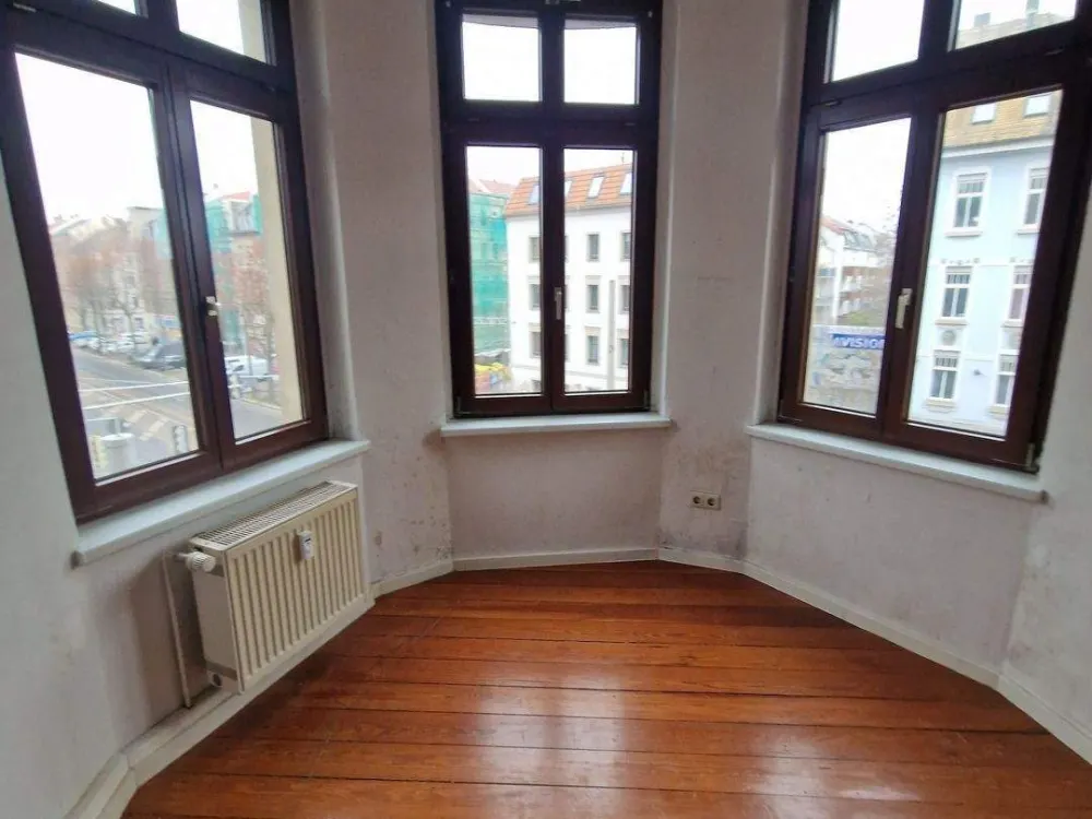 4-Raum-Wohnung mit Dielenboden und Stuckdecken