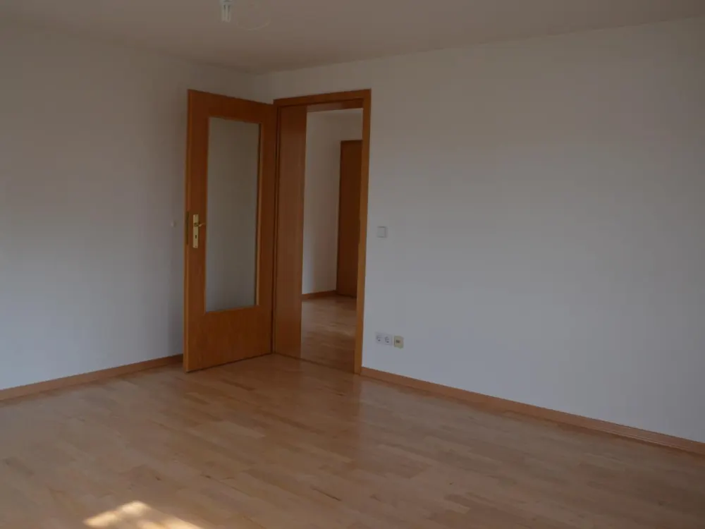 Helle Zweiraumwohnung mit Stellplatz