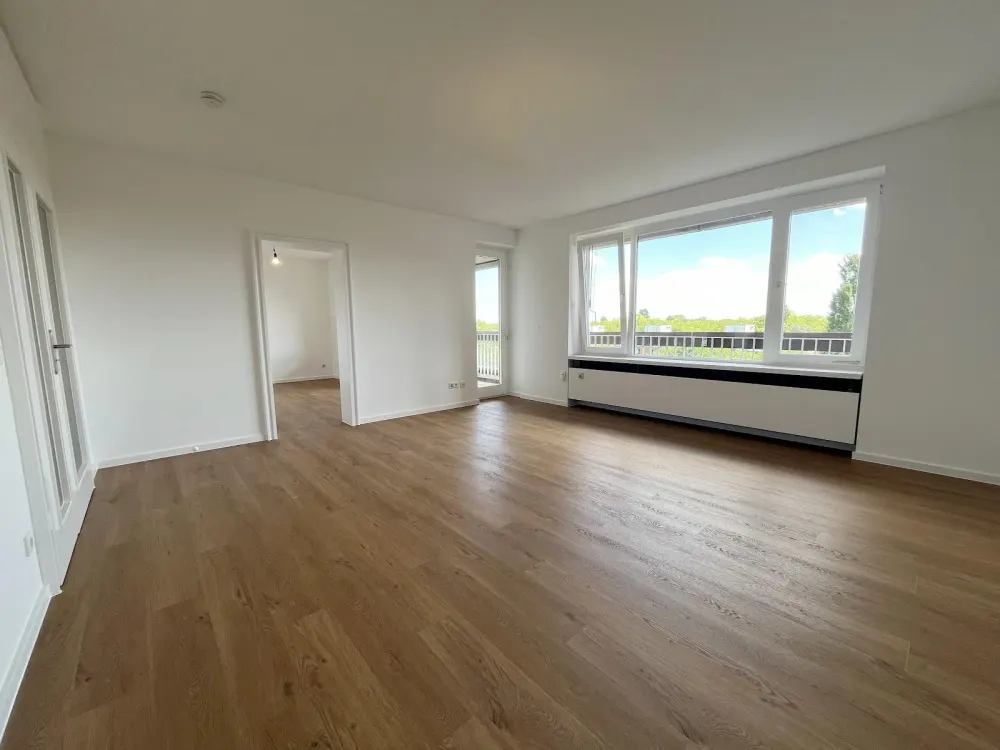 Herrliche Aussichten nicht nur vom Balkon! Modernisierte 3 Zimmer + modernes Bad mit Dusche + Aufzug