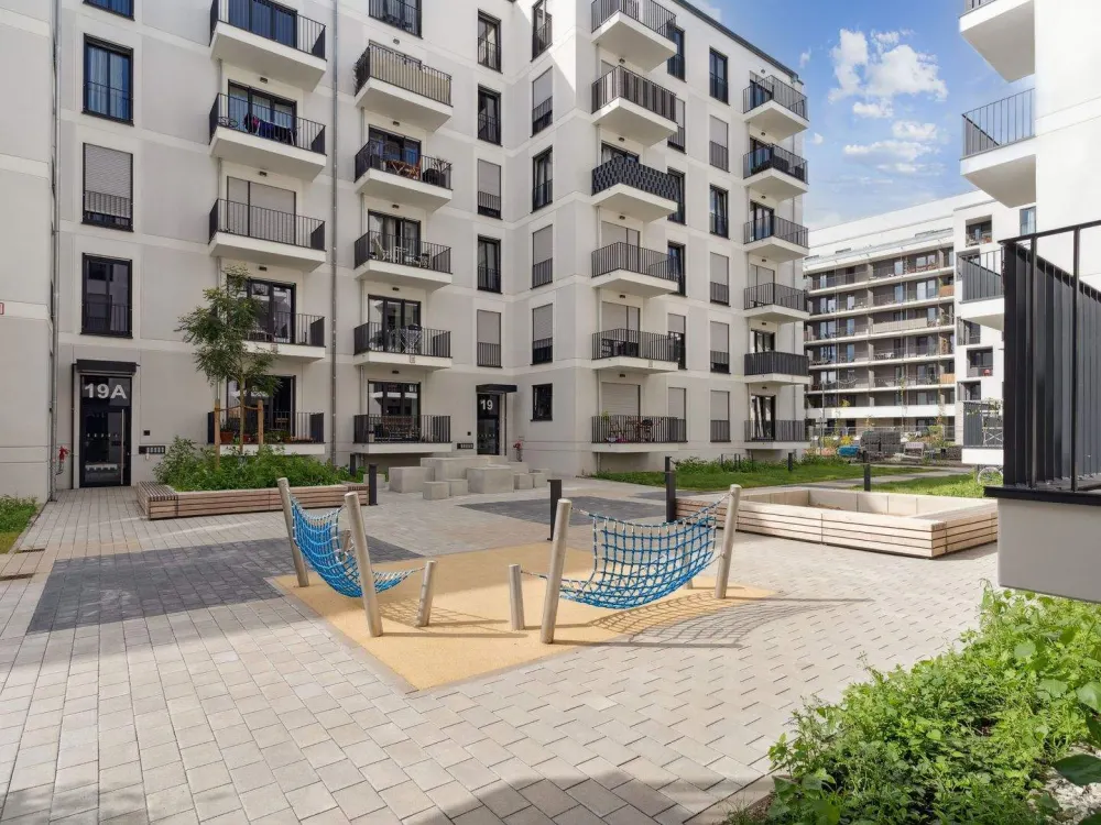 Eleganz und Komfort: 2-Zimmer-Wohnung mit Balkon und hochwertiger Einbauküche