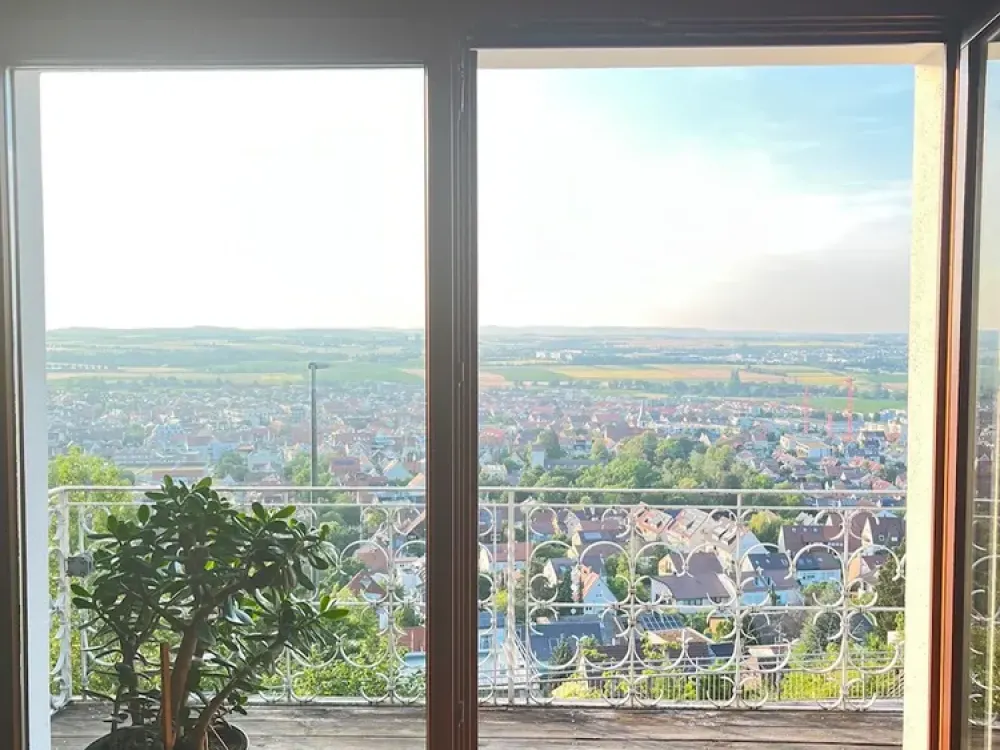 Stilvolle, neuwertige 2,5-Zimmer-Wohnung mit Balkon und Einbauküche in Gerlingen