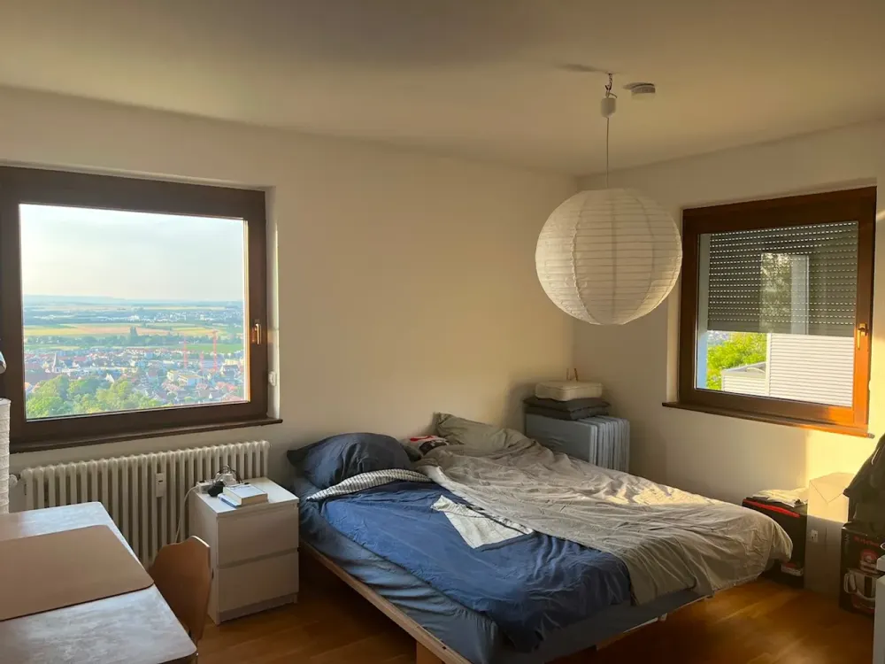 Stilvolle, neuwertige 2,5-Zimmer-Wohnung mit Balkon und Einbauküche in Gerlingen