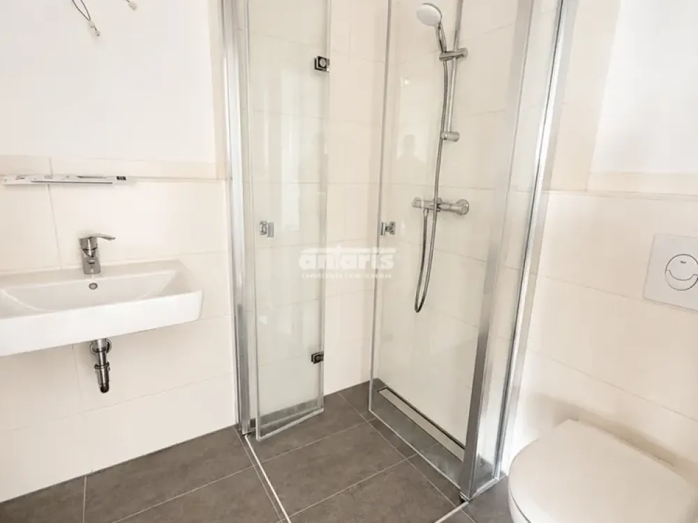 antaris Immobilien GmbH **Stilvoll wohnen mit Balkon und zwei Bädern, jetzt entdecken!**