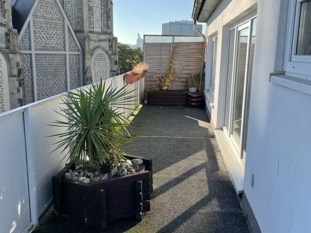 Stadtleben trifft Wohnqualität, 4 Zimmer, Kamin und drei Balkone