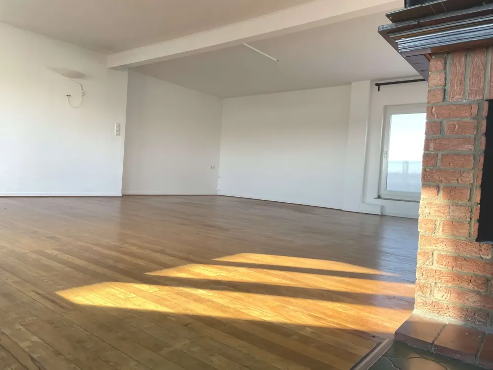 Stadtleben trifft Wohnqualität, 4 Zimmer, Kamin und drei Balkone