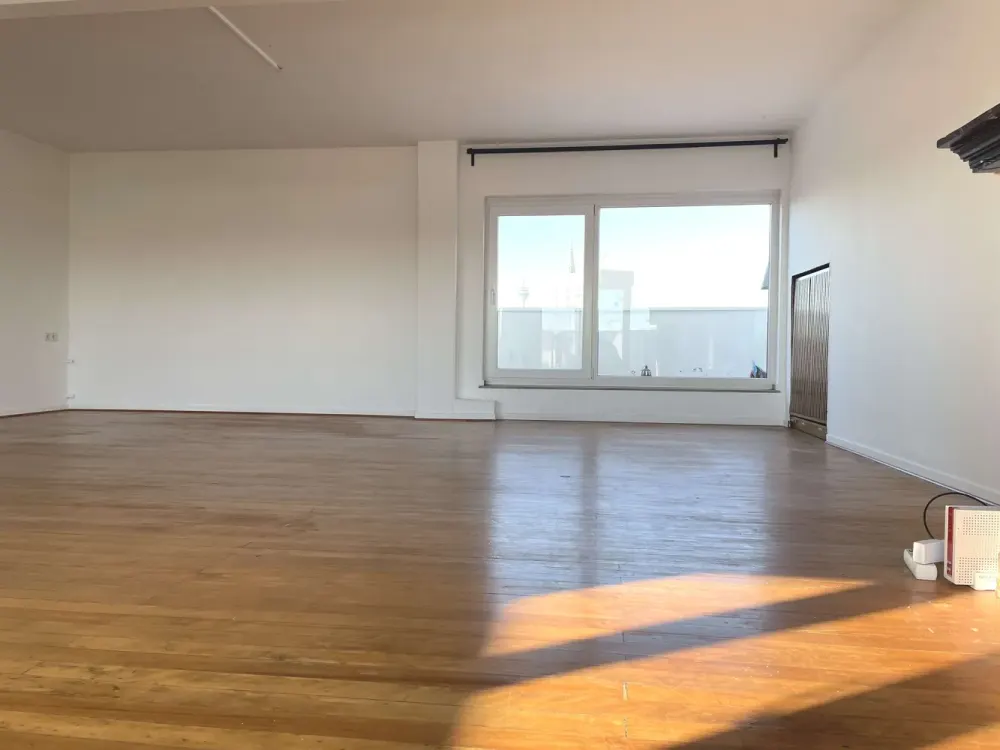 Stadtleben trifft Wohnqualität, 4 Zimmer, Kamin und drei Balkone