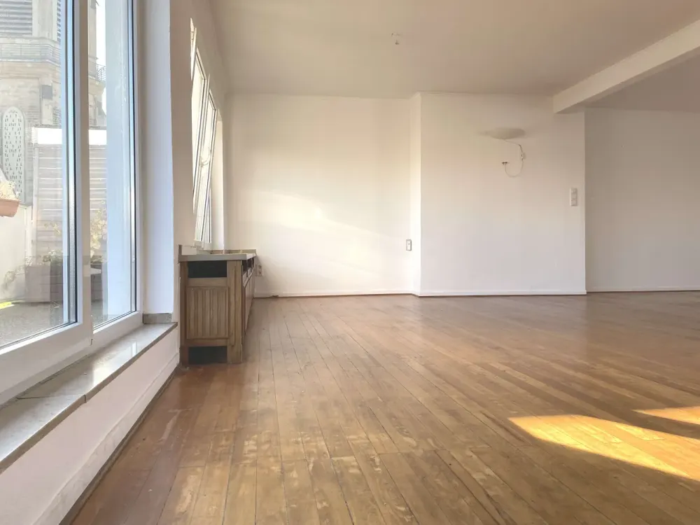 Stadtleben trifft Wohnqualität, 4 Zimmer, Kamin und drei Balkone
