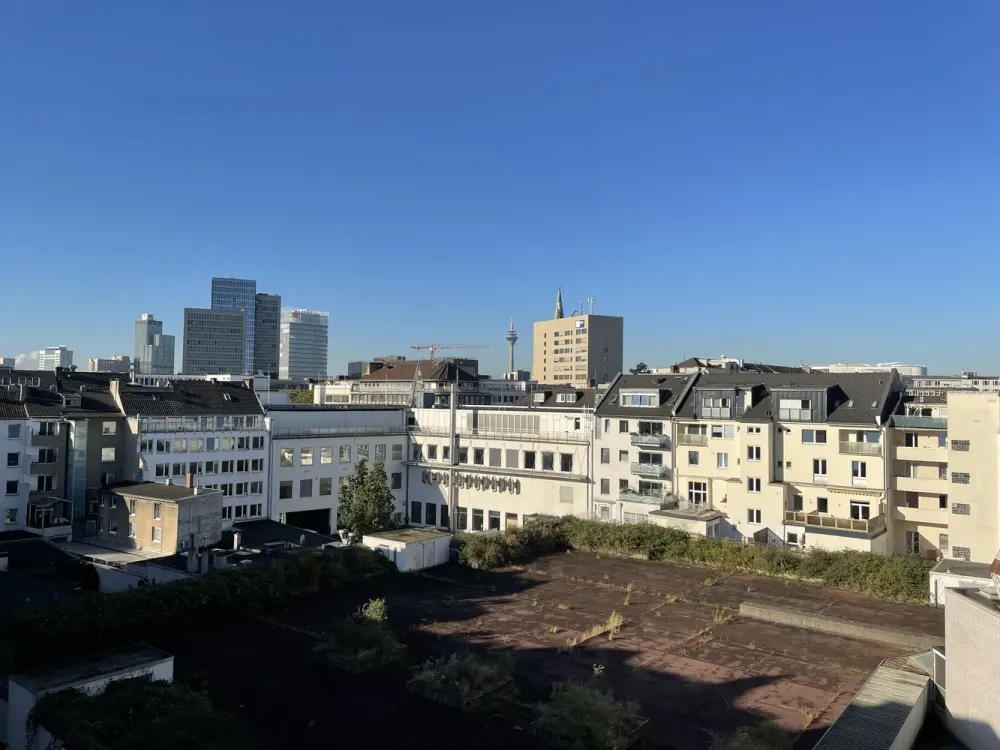 Stadtleben trifft Wohnqualität, 4 Zimmer, Kamin und drei Balkone