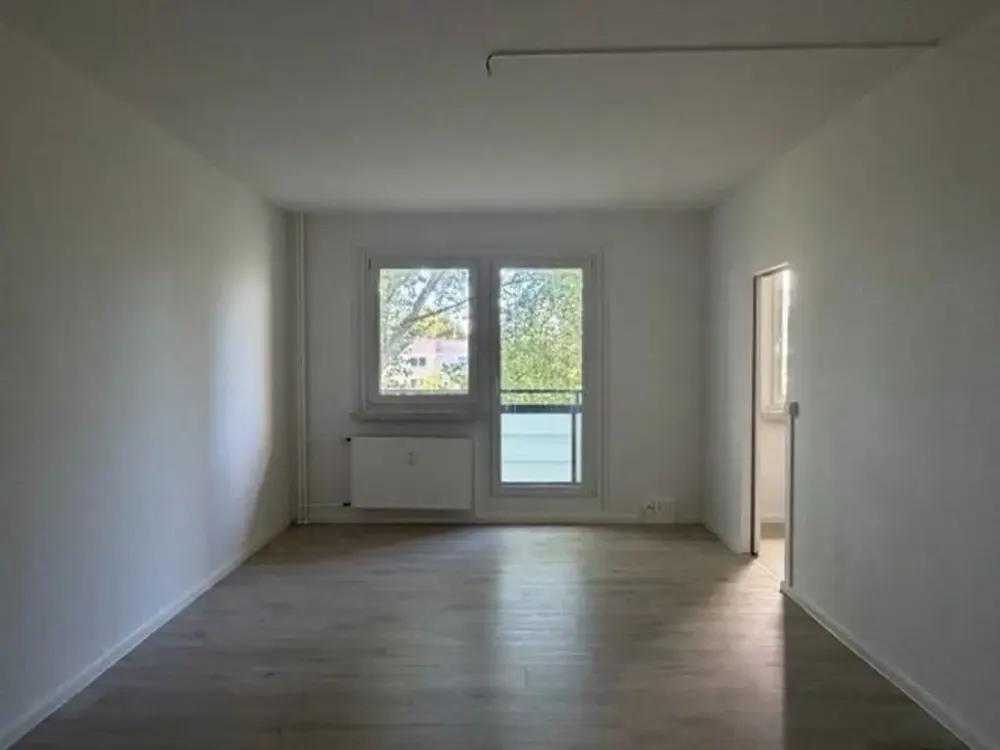 Frisch saniertes Single-Apartment mit Balkon und Wannenbad - nur für EINE Person!