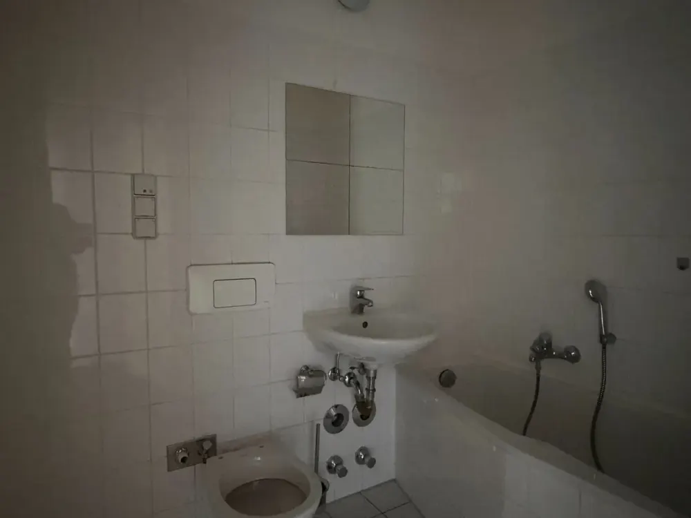 Frisch saniertes Single-Apartment mit Balkon und Wannenbad - nur für EINE Person!