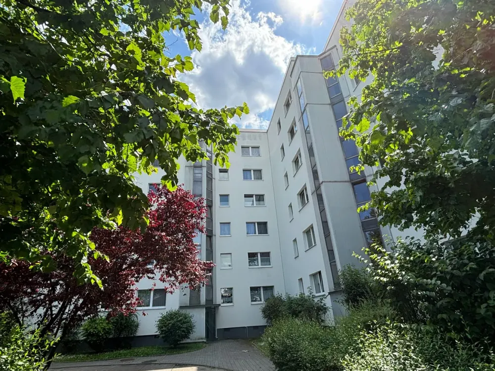 Frisch saniertes Single-Apartment mit Balkon und Wannenbad - nur für EINE Person!