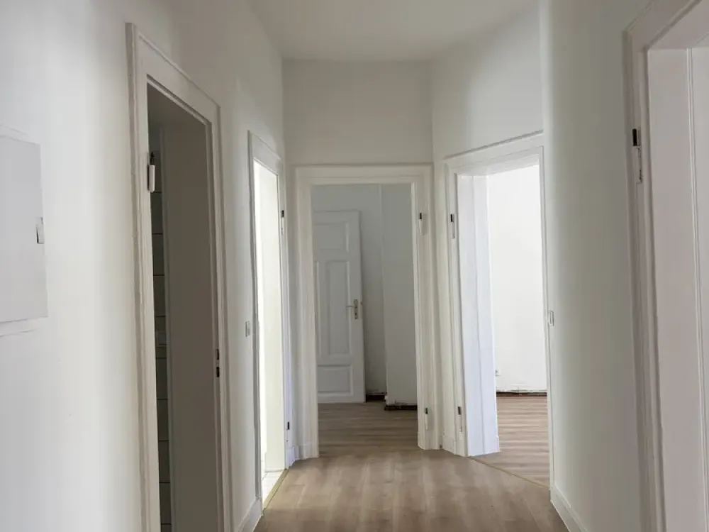 frisch renovierte 4 Zimmerwohnung mit Balkon
