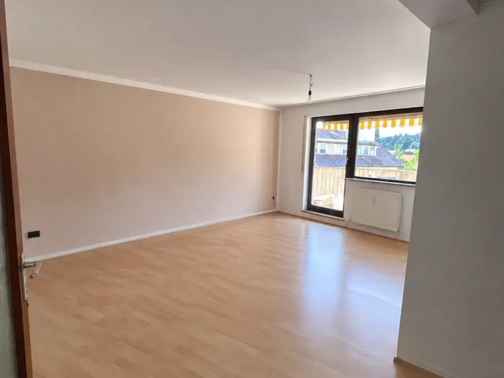 3-Zimmer Wohnung mit Balkon, Einbauküche und Außenstellplatz in Wolkersdorf.