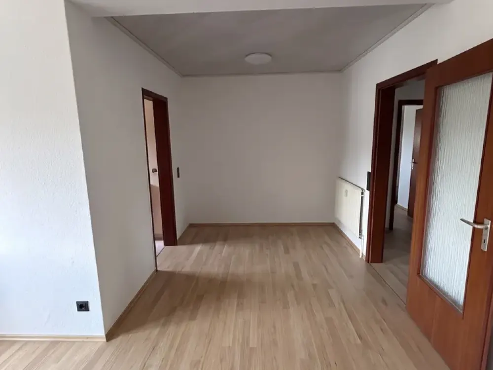 3-Zimmer Wohnung mit Balkon, Einbauküche und Außenstellplatz in Wolkersdorf.