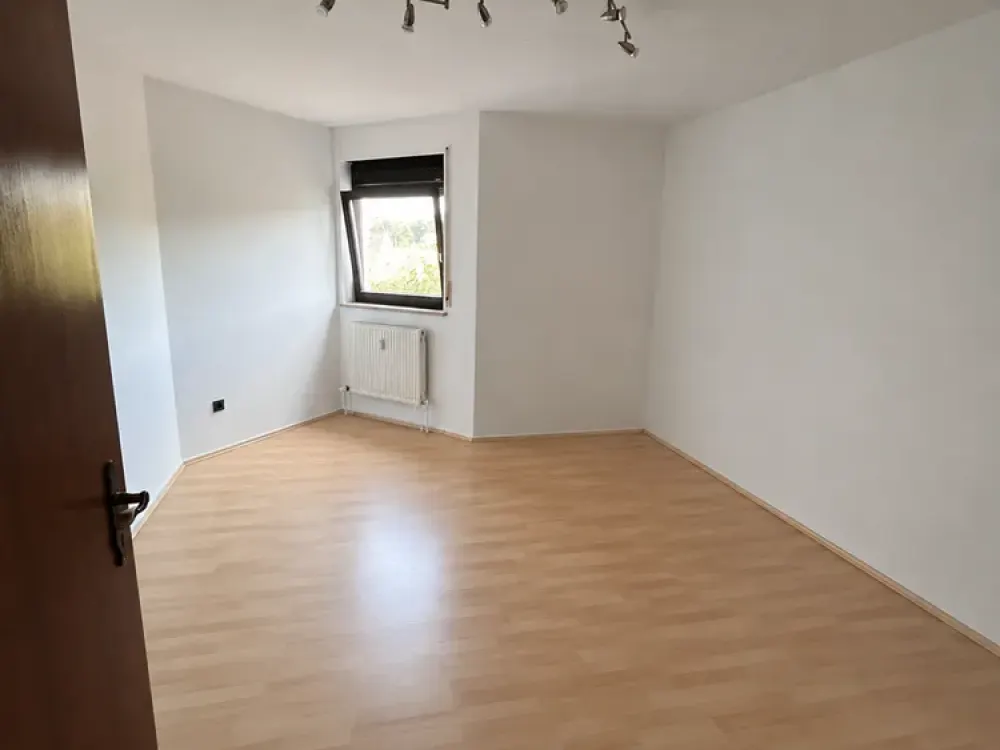 3-Zimmer Wohnung mit Balkon, Einbauküche und Außenstellplatz in Wolkersdorf.