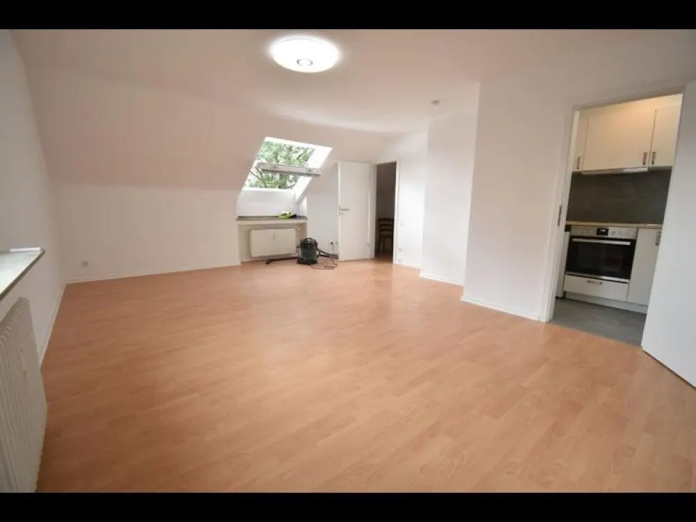Erstbezug nach Sanierung, möbliertes Apartment! EBK & Duschbad*