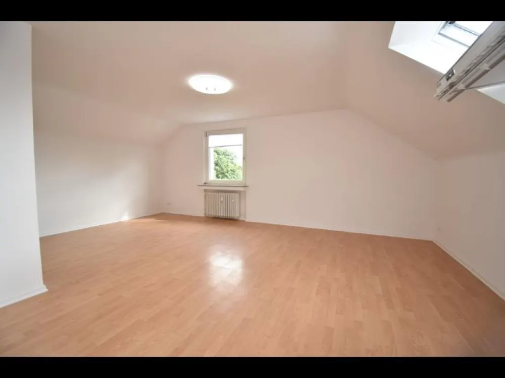 Erstbezug nach Sanierung, möbliertes Apartment! EBK & Duschbad*