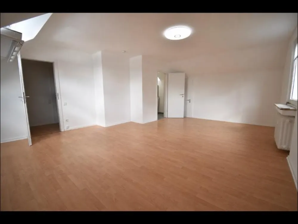 Erstbezug nach Sanierung, möbliertes Apartment! EBK & Duschbad*